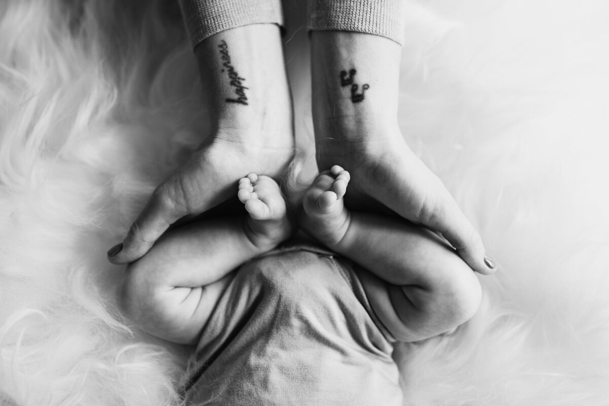 H-Orange-County-In-Home-Newborn-Photography-9-2