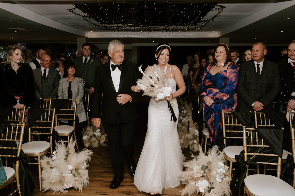 Nicola-Campbell-Timeless-Wedding-Photographer-Scotland-Doubletree-by-Hilton-North-Queensferry-Mr&MrsDavidson-34