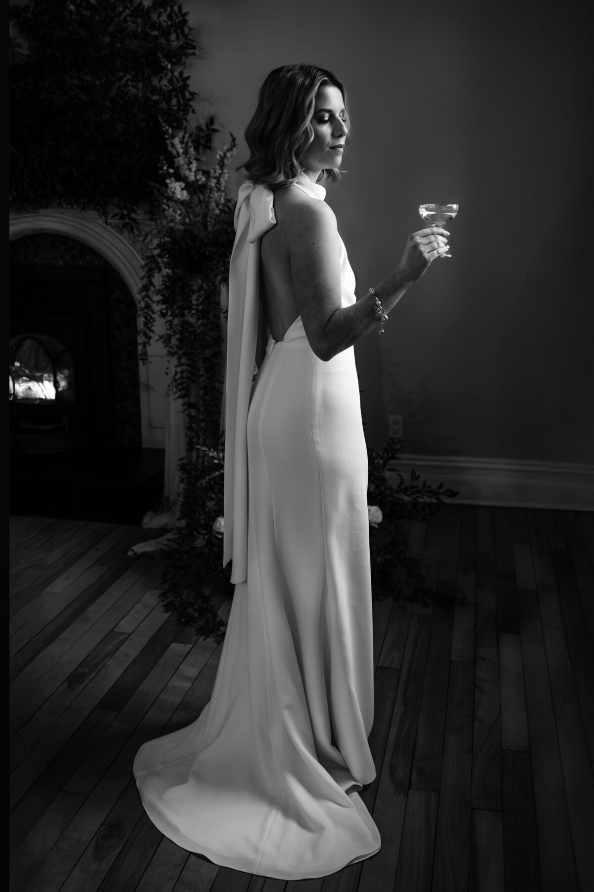 Mariée et coupe de champagne Mariage d'hiver Café de l'horloge Rigaud