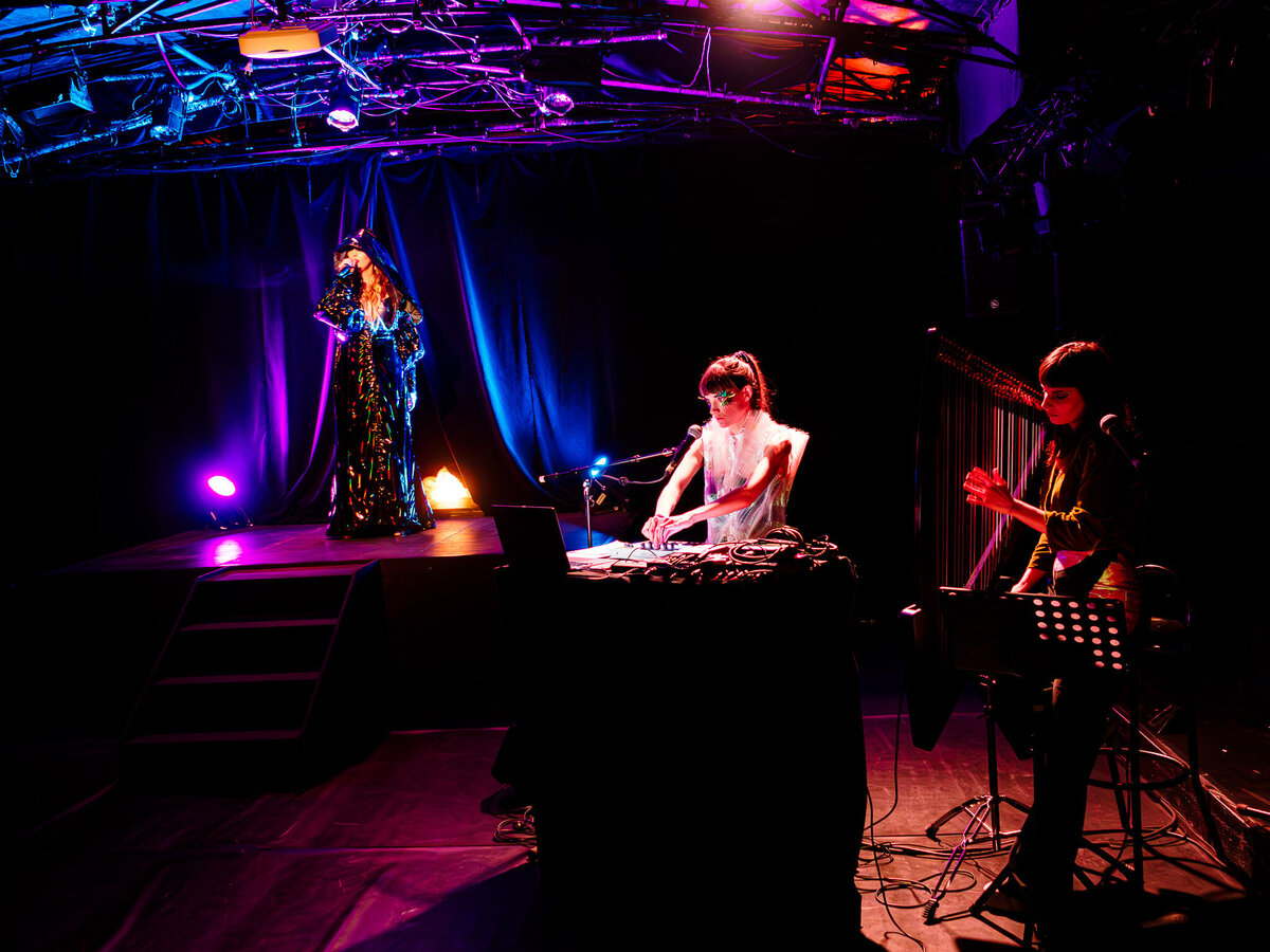 MEDUSEE texte, conception Léna Bokobza-Brunet : jeu Léna Bokobza-Brunet, Chloé Lasne, Léa Moreau : assistanat à la mise en scène Flavien Beaudron Compagnie ULTIMATO _3190006-Enhanced-NR