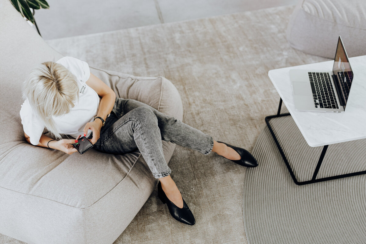 kaboompics_woman-working-in-home-office-17909