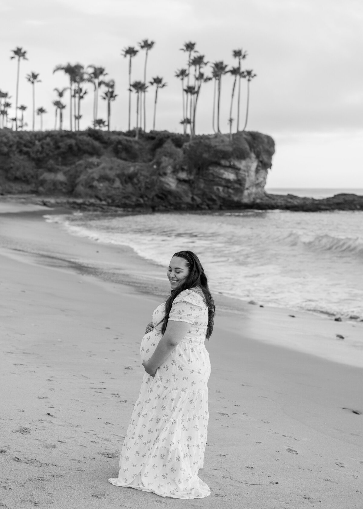 candid black and white maternity photo
