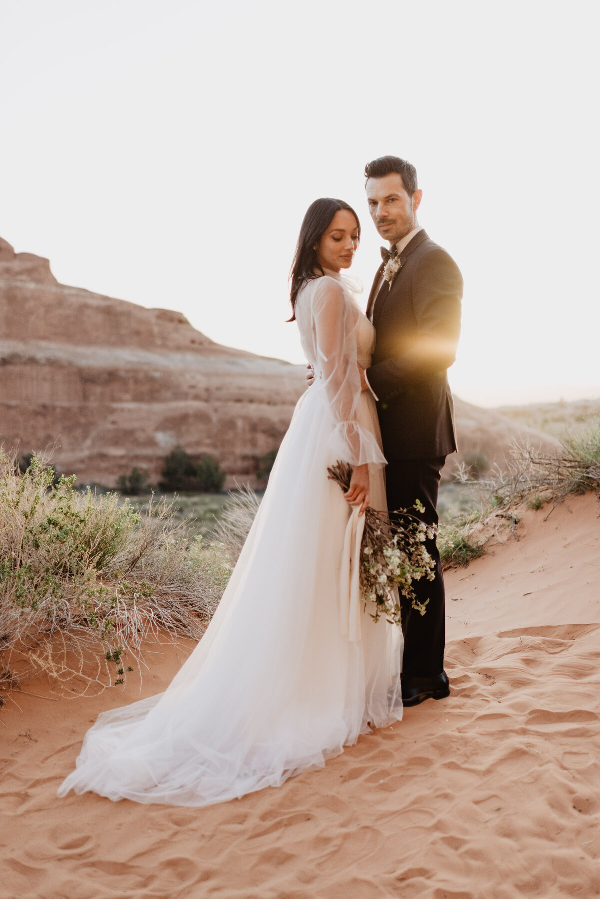 Utah elopement photographer captures sunset portraits of bride and groom in Arches National Park