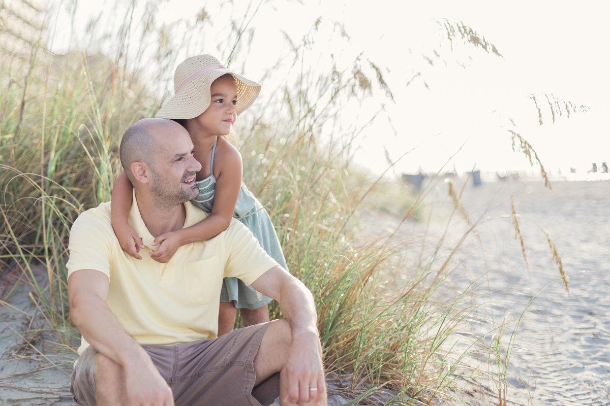 charlotte family photographer jamie lucido captures lifestyle image of father and daughter at Myrtle Beach North Carolina