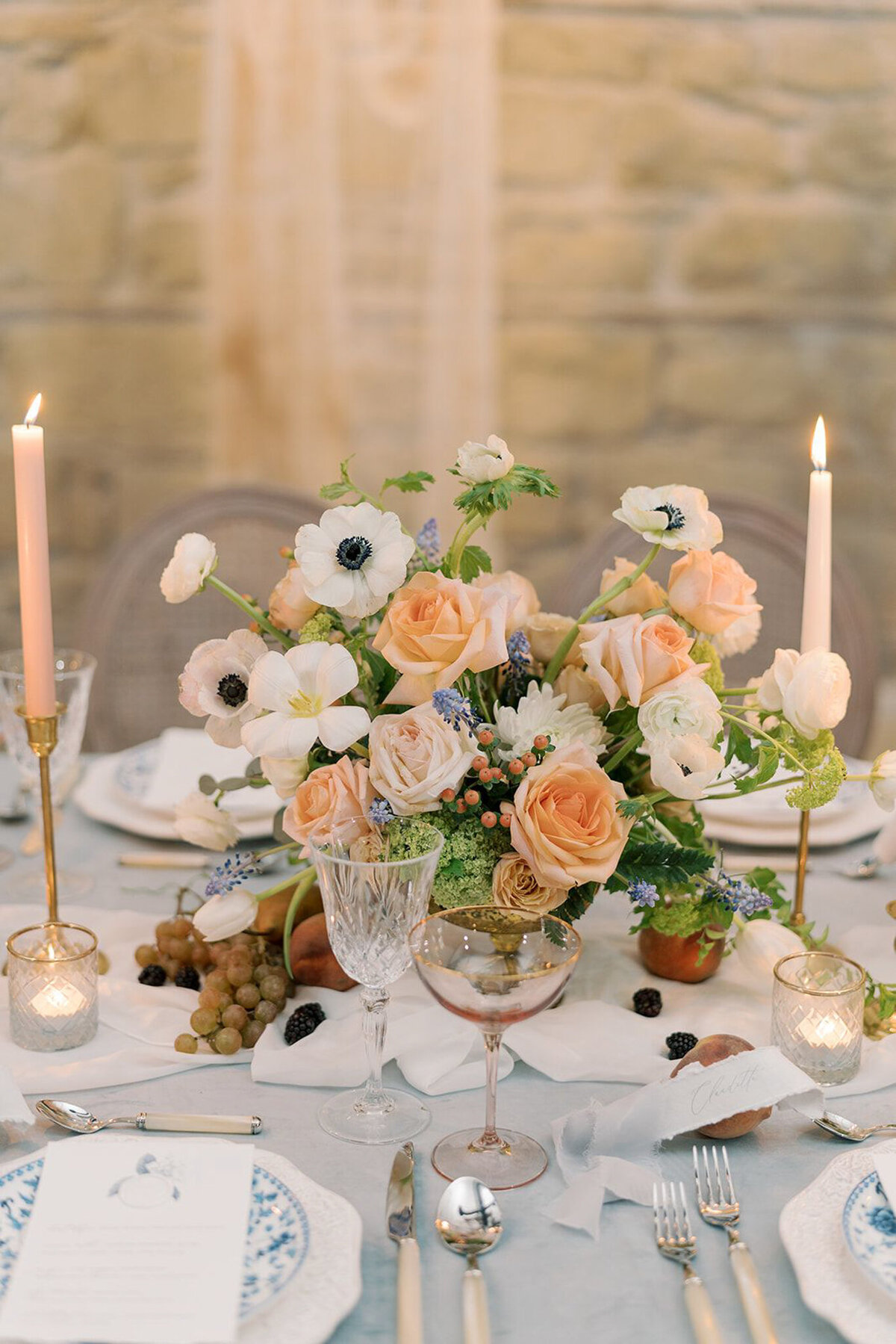 Peach, white and lavender floral centrepiece by Hue Florals, artistic Calgary, Alberta wedding florist, featured on the Brontë Bride Vendor Guide.