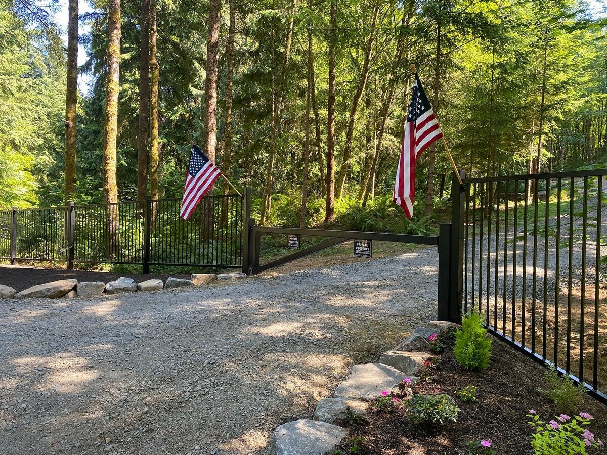 CUSTOM GATE