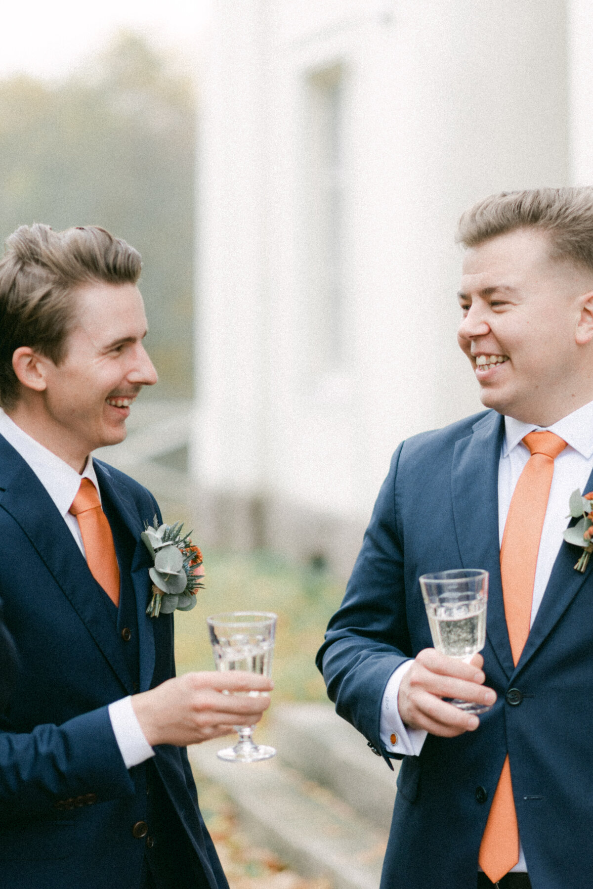 A documentary wedding  photo of the groom getting ready with his bestman and grooms men in Oitbacka gård captured by wedding photographer Hannika Gabrielsson in Finland