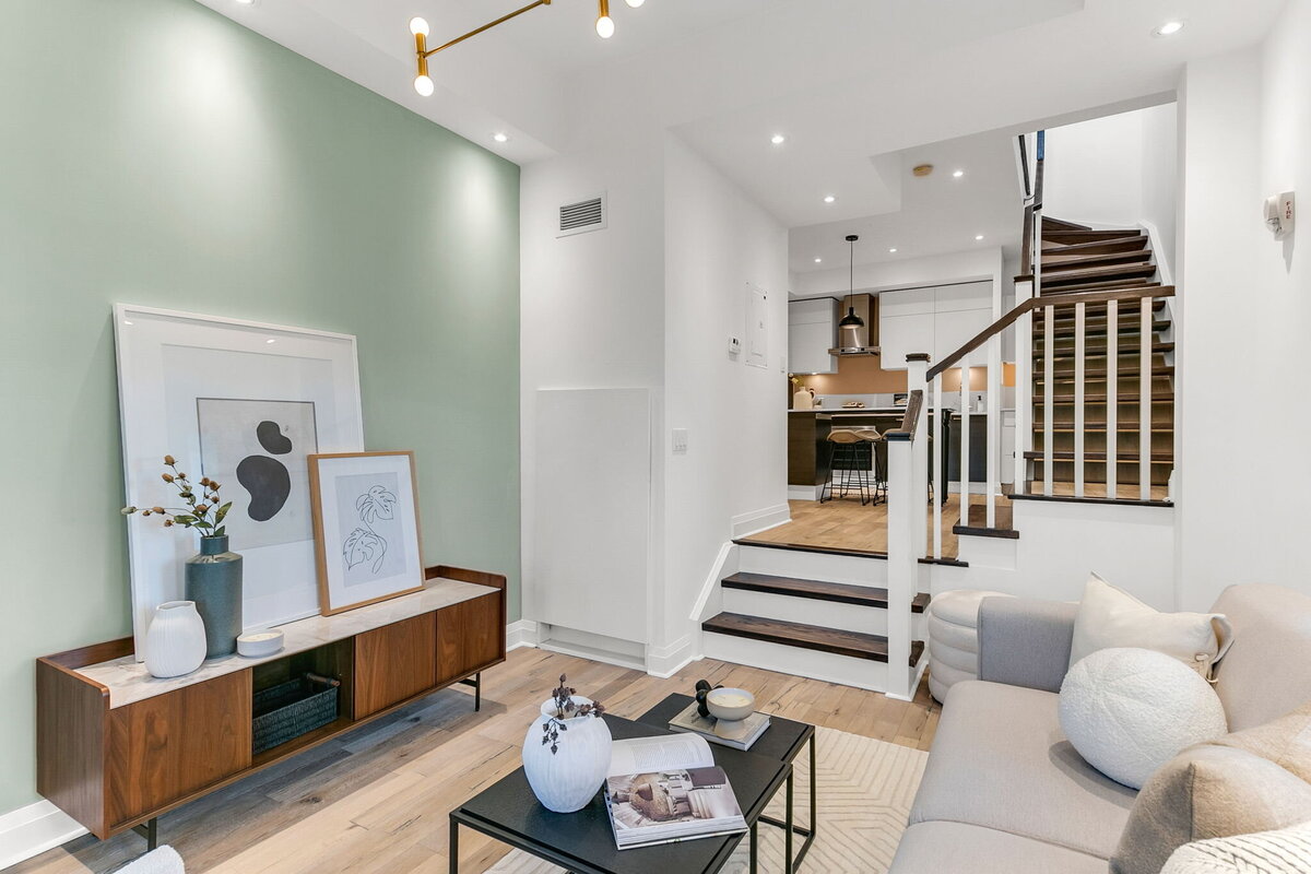 17-web-or-mls-8_003_Living Room