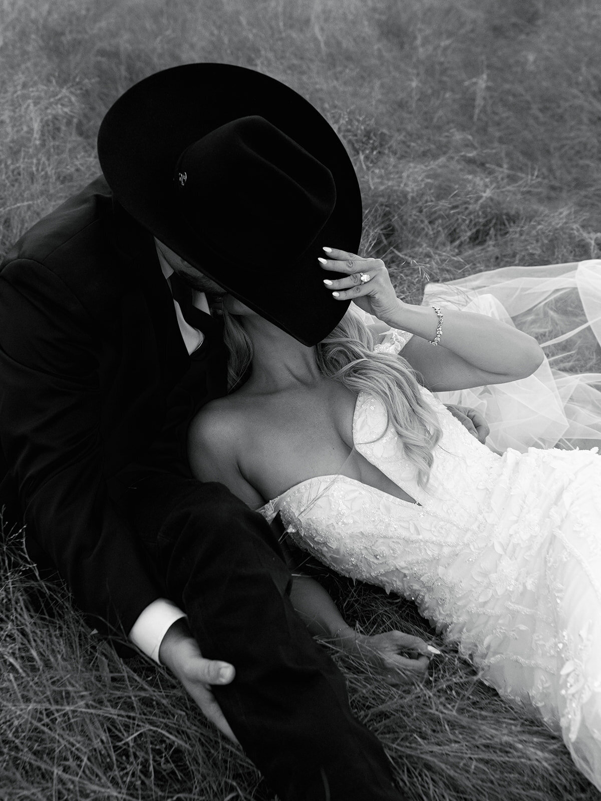 2025-10-11_DykesWeddingPreviews_MollyMurphyPhotography-96