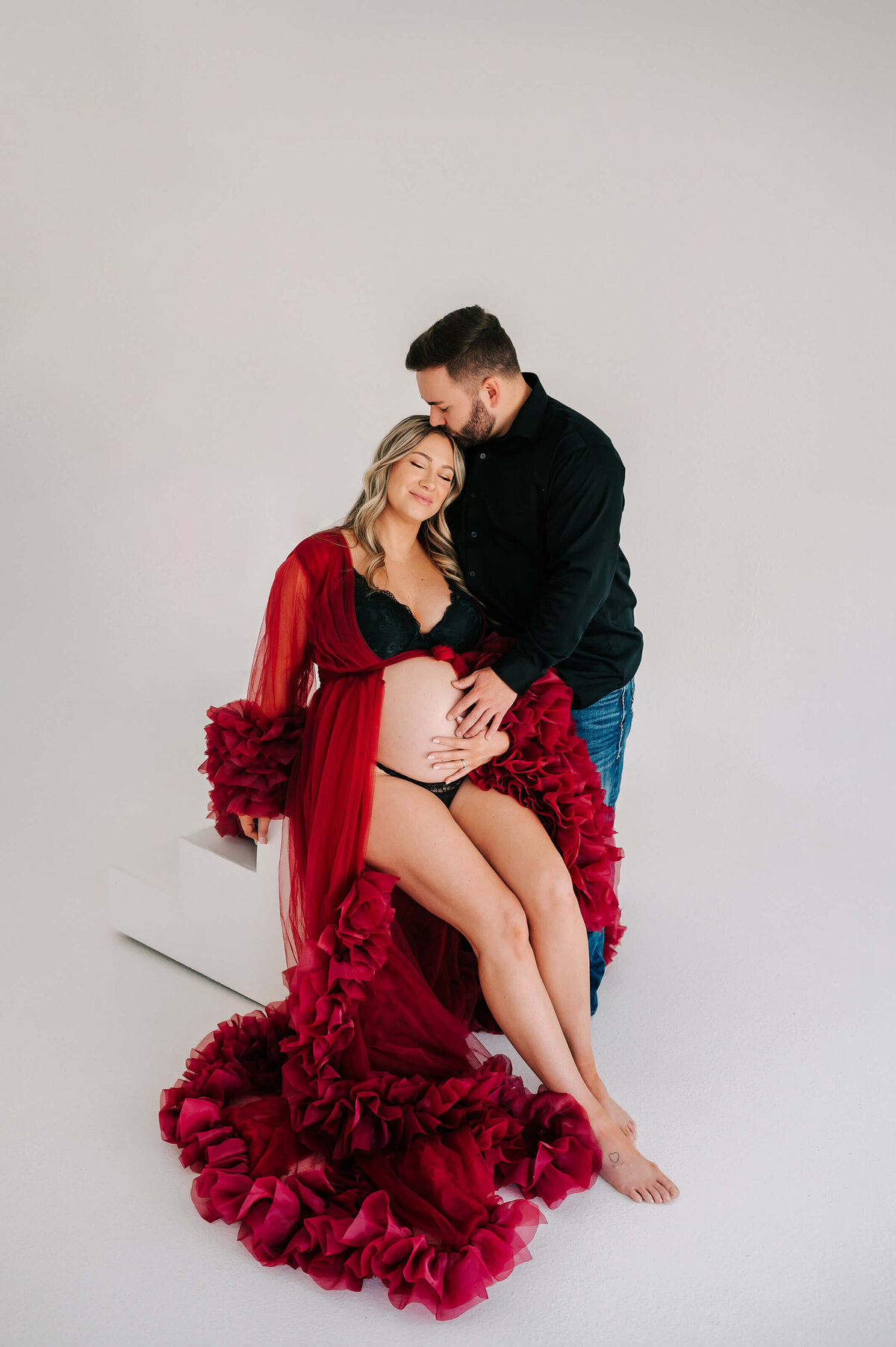 Branson Missouri maternity photographer Jessica Kennedy of The XO Photography caprures husband kissing pregnant wife's forehead