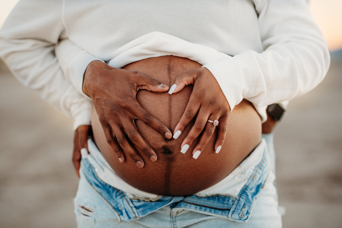 Maternity-Photos-Dry-Lake-Bed (2)