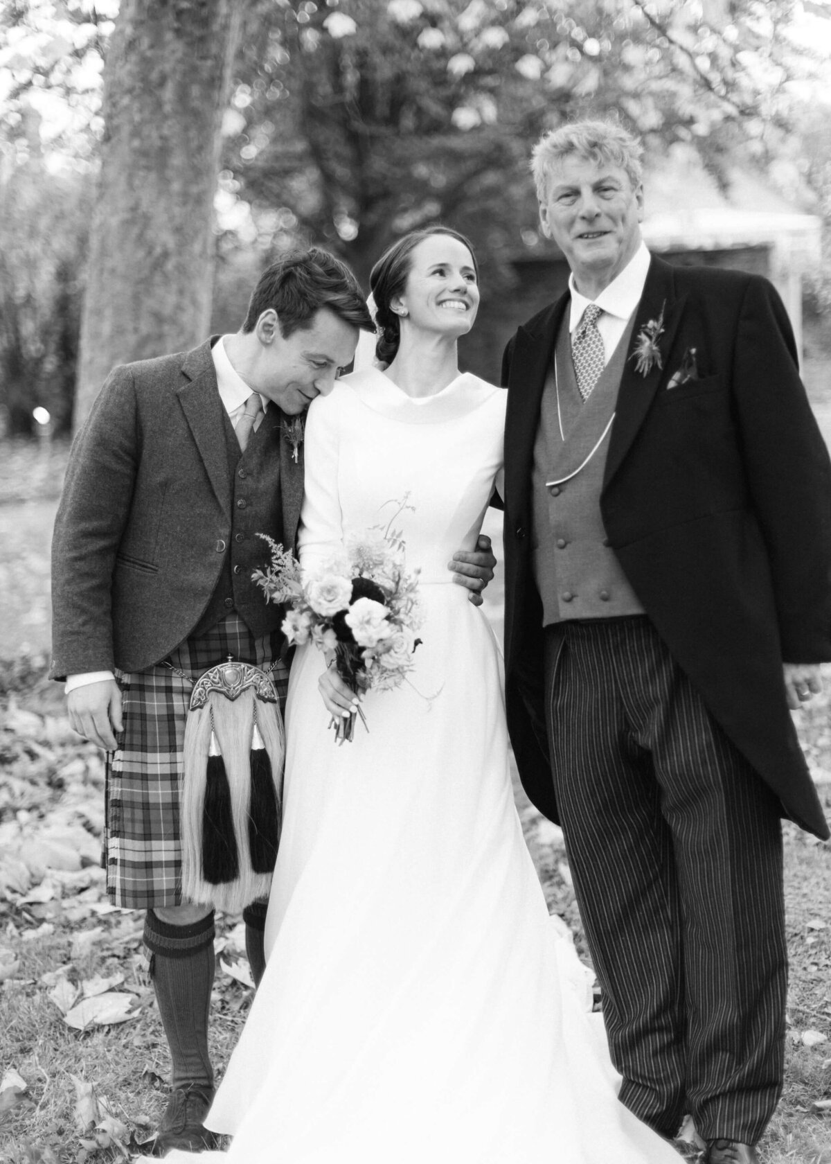 chloe-winstanley-wedding-oxford-gsp-family-portrait