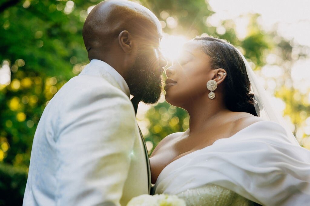 black-couple-portrait-swan-house-lawn-reem-photography-min