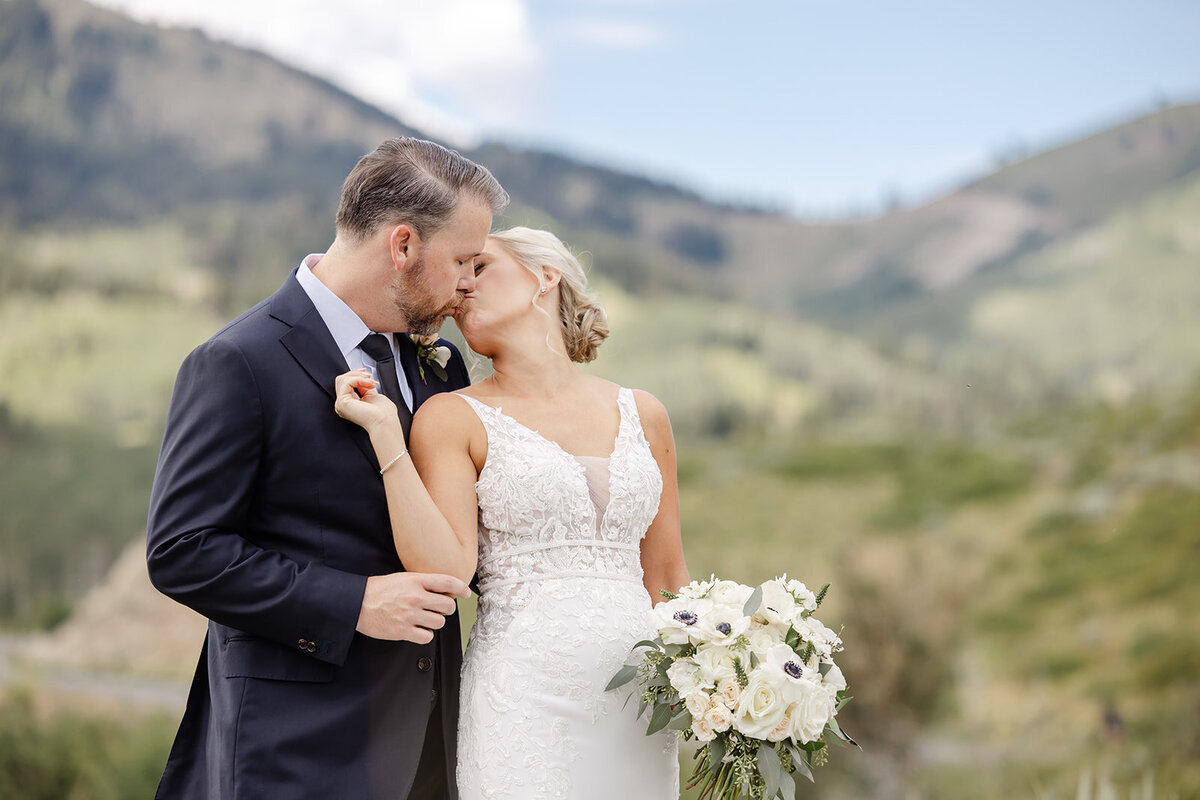 montage-deer-valley-summer-park-city-utah-wedding-logan-walker-425L-0395