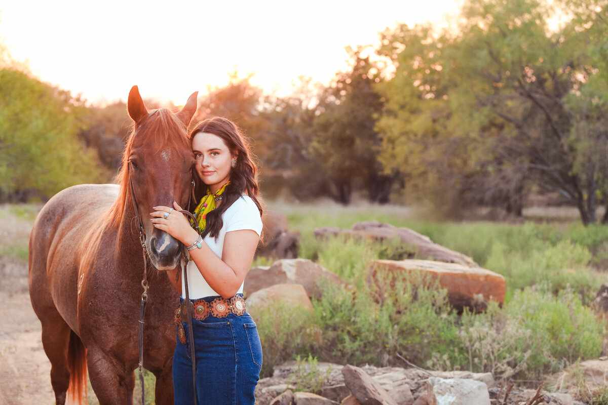 sunny-santo2026-senior-portraits-1227-2