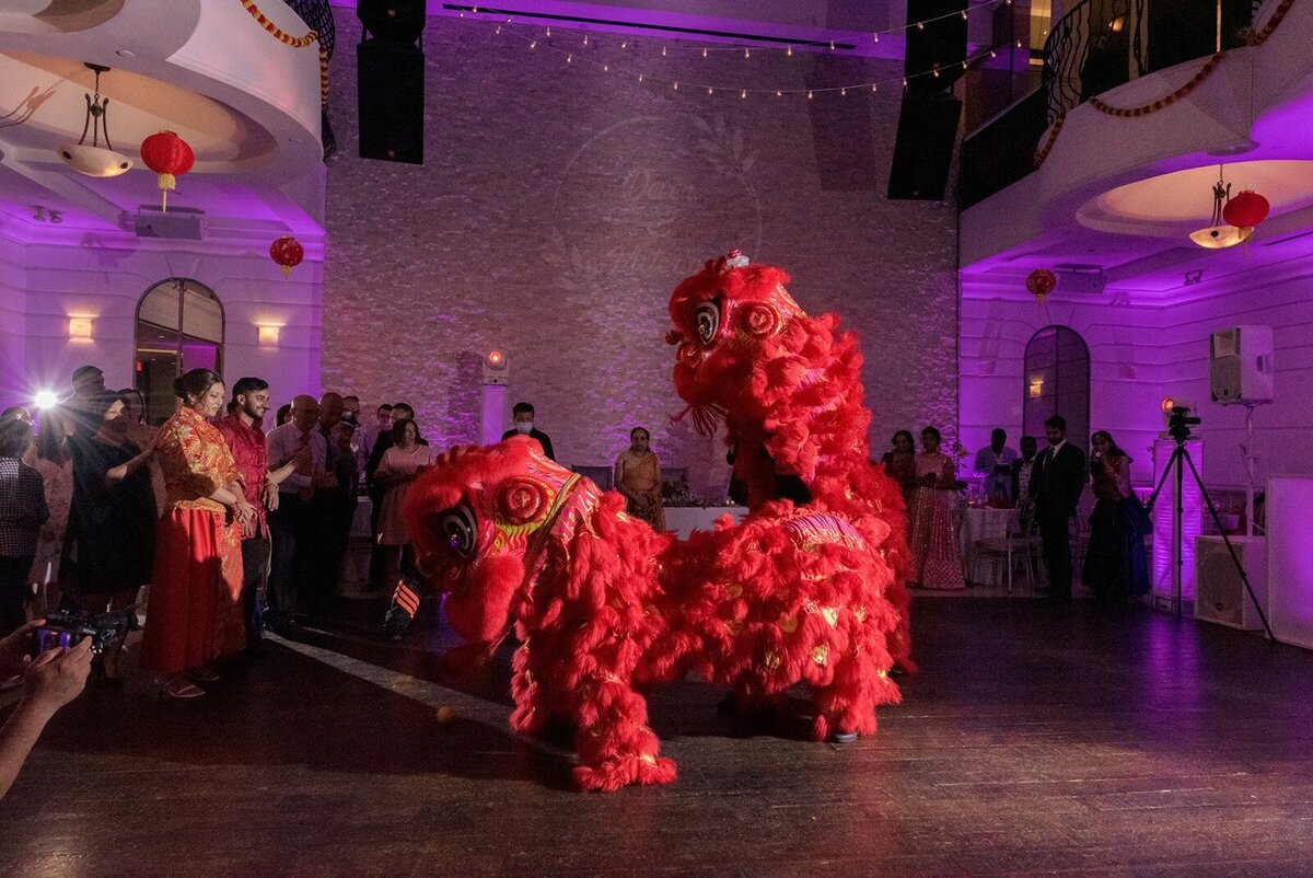 Indian-Chinese-wedding-Renaissance-chinese-lion-dance-2