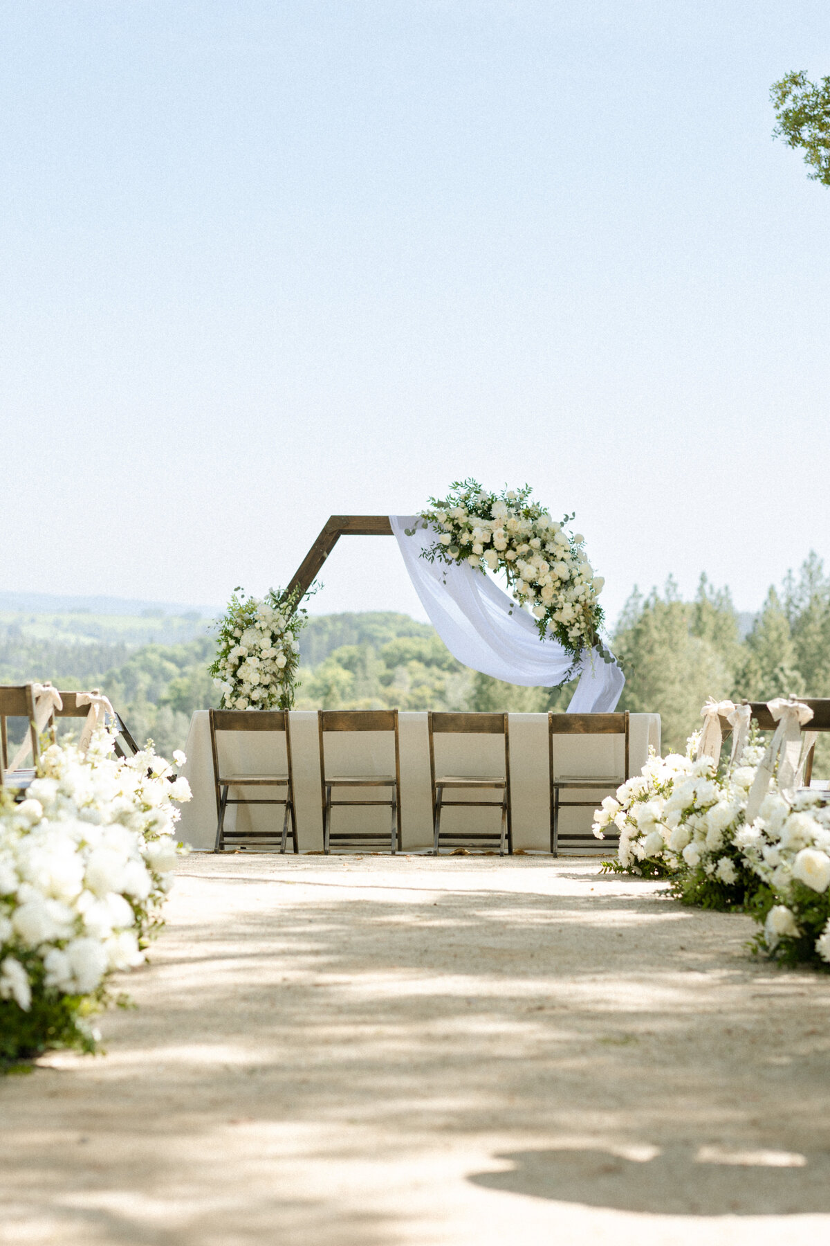 ceremony-with-white-florals