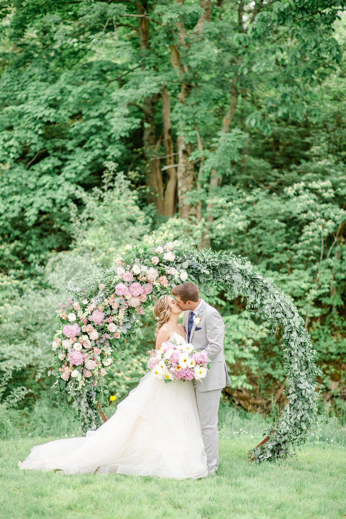Light-and-airy-wedding-photographer-in-Ohio-Bethany-Lane-Photography-1