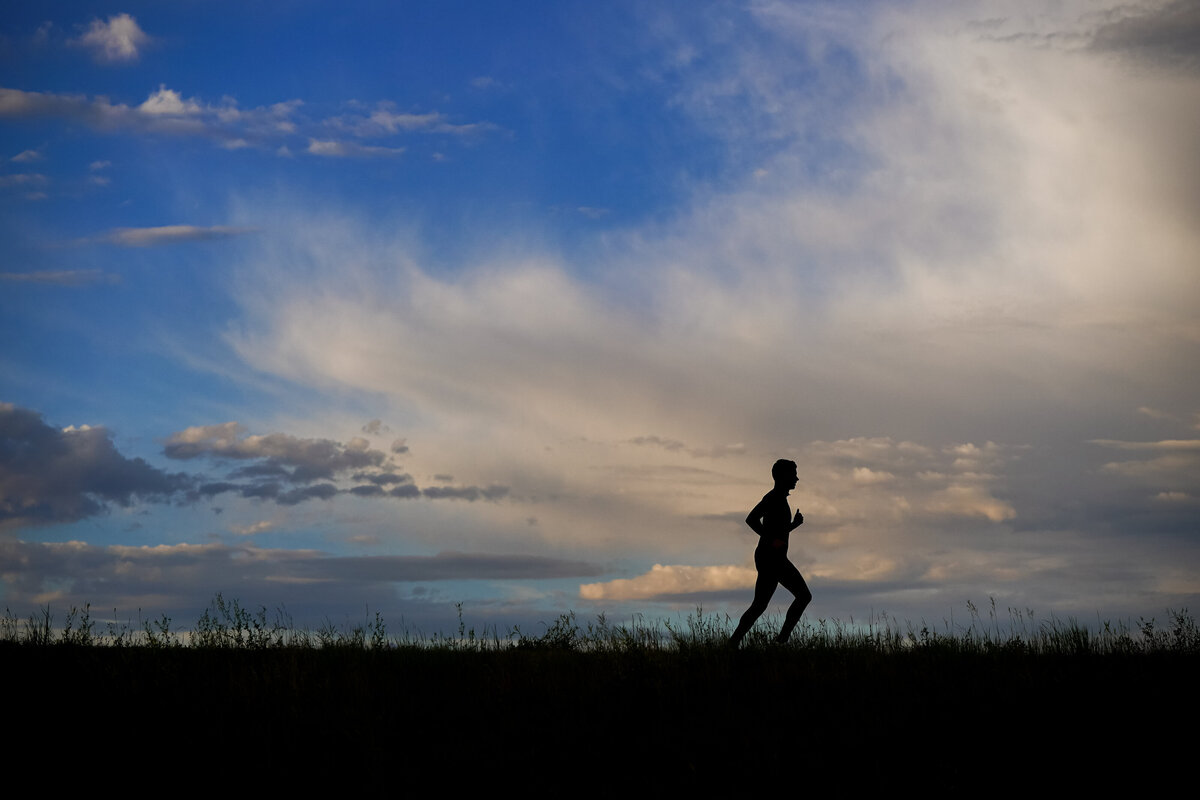 kansas-city-sports-photography-0136-silhouette-runner-at-sunset-on-path