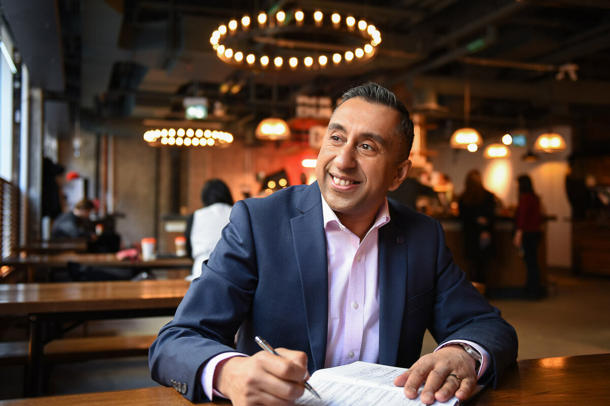 Life coach in cafe