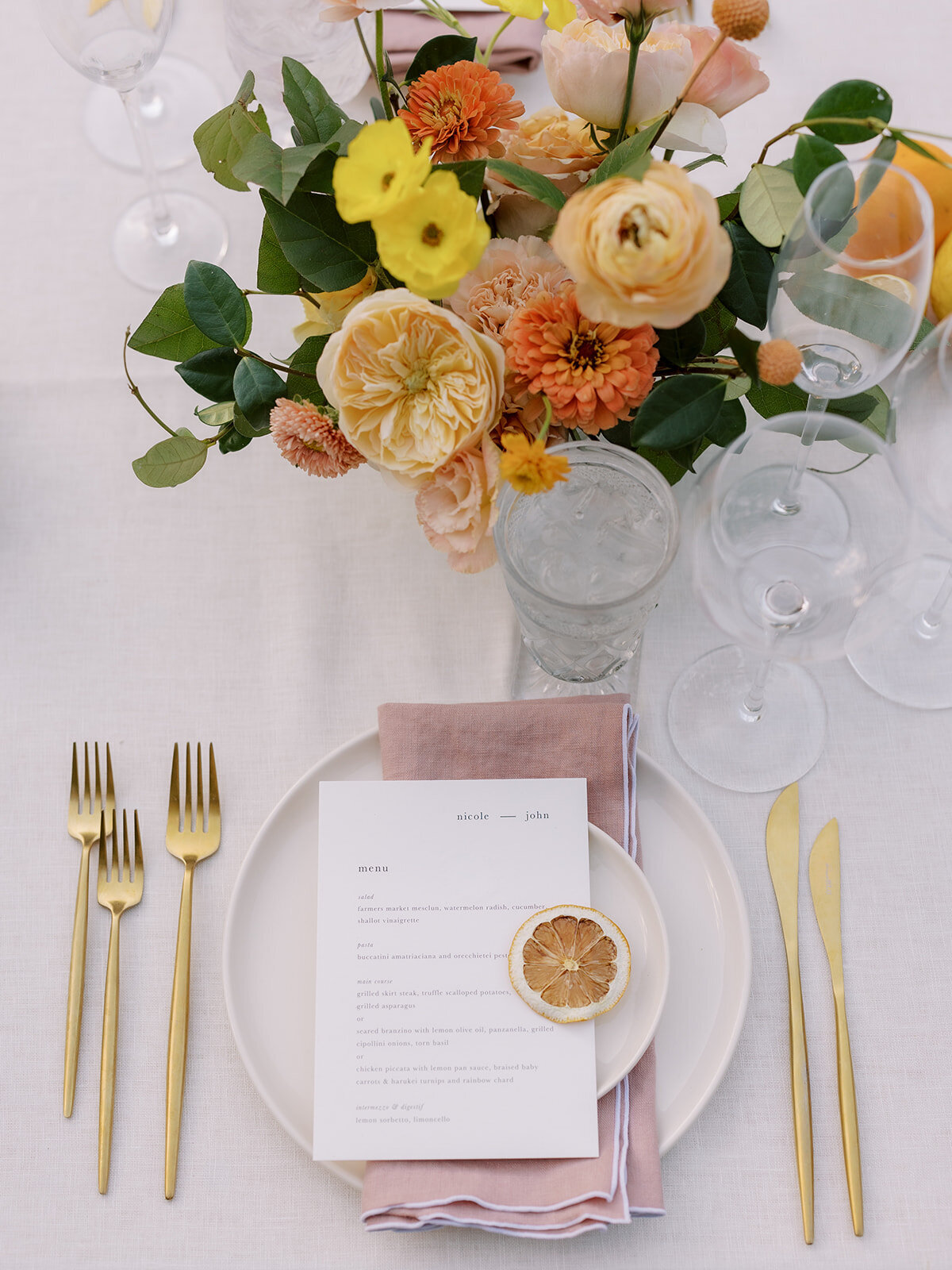 pop-of-orange-florals-gold-flatware-wedding-table-long-island-city-ny