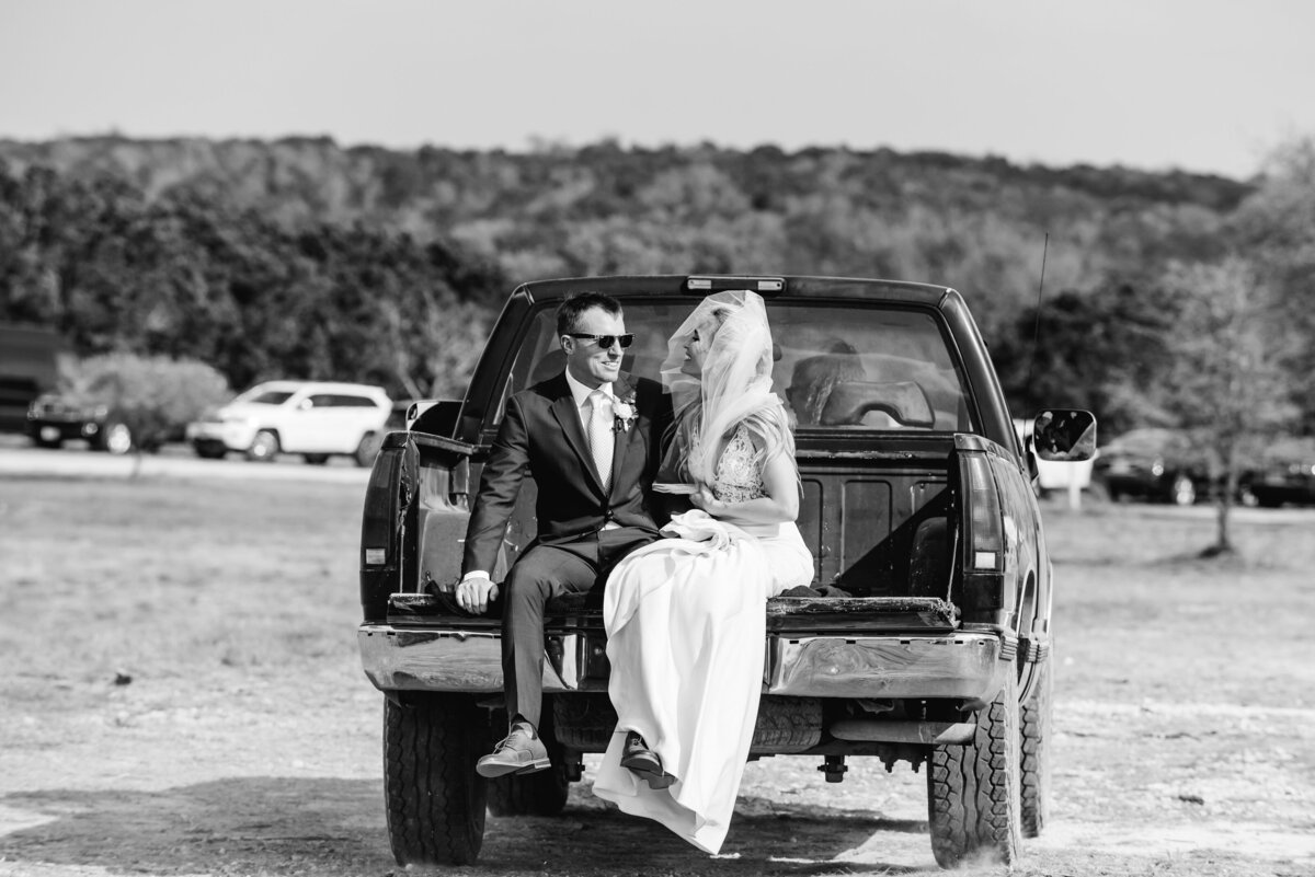 luck ranch-luck-ranch-spicewood-texas-willie-nelson-wedding-tonya-volk-photography-109