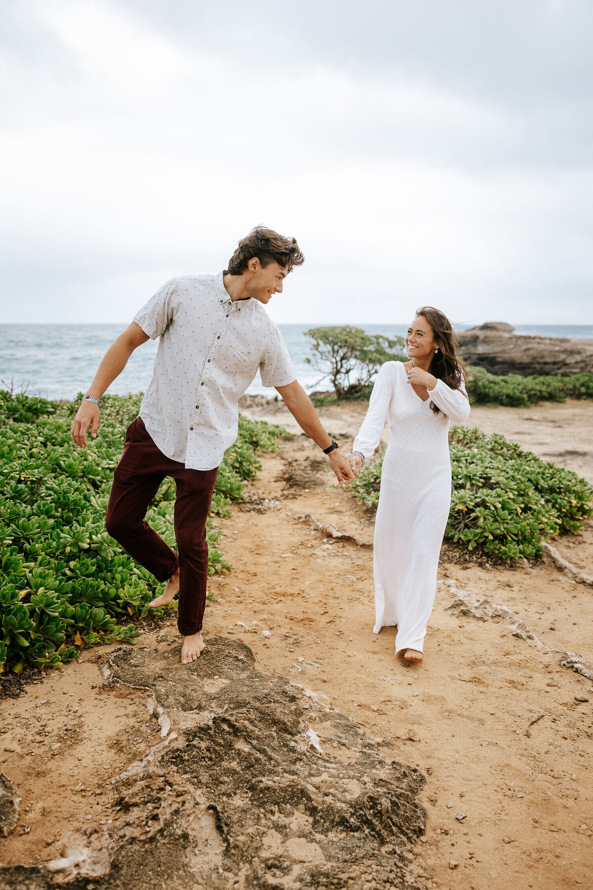 North_Shore_of_Oahu_Engagement_Photos_Skateboards_Laie_Kahuku_Haleiwa-16