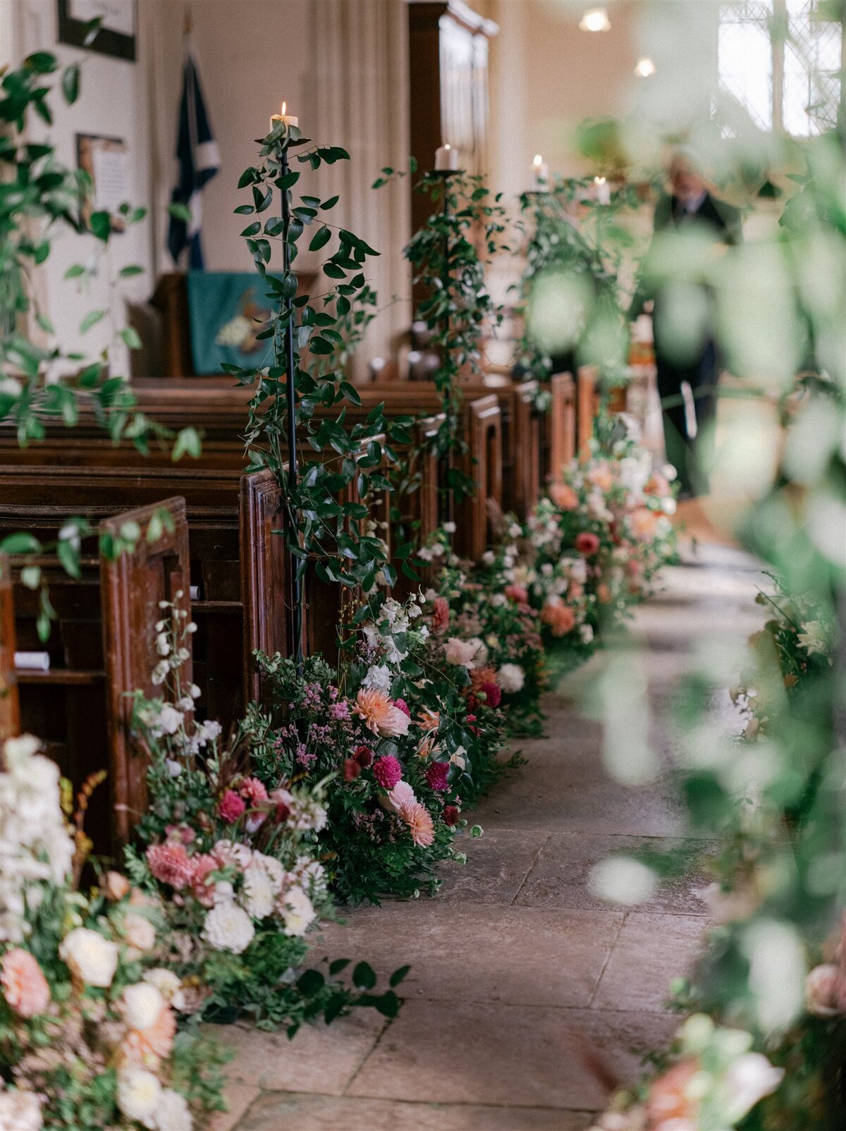 MadelineGeorge_Ceremony_0302_Wizz & Wild Wedding Florals
