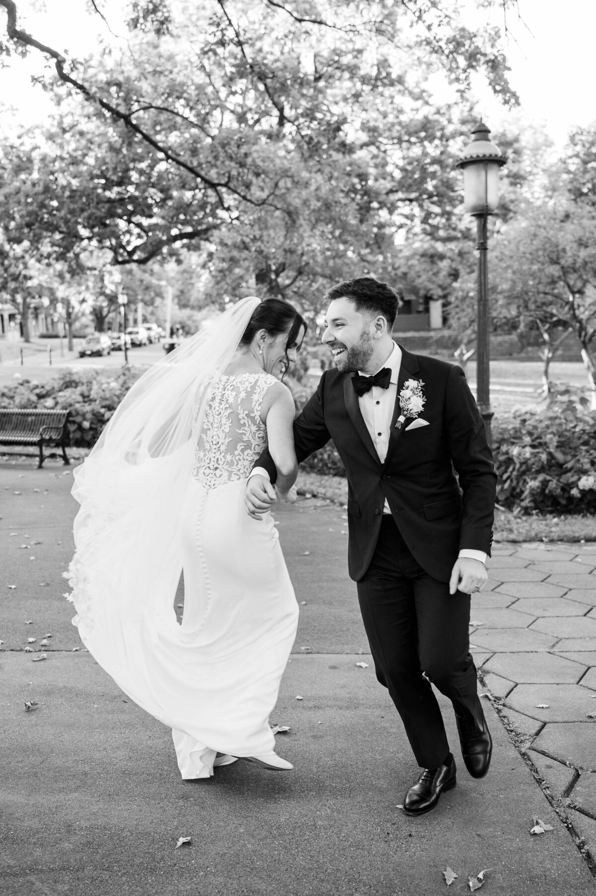 elizabeth-andrew-st-thomas-more-catholic-wedding-photo-24