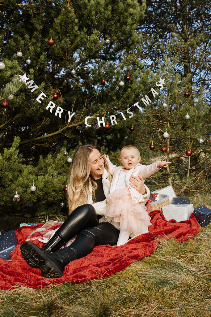 Christmas Mini photoshoot - Goyt Valley, High Peak - Nostalgia photography (20)