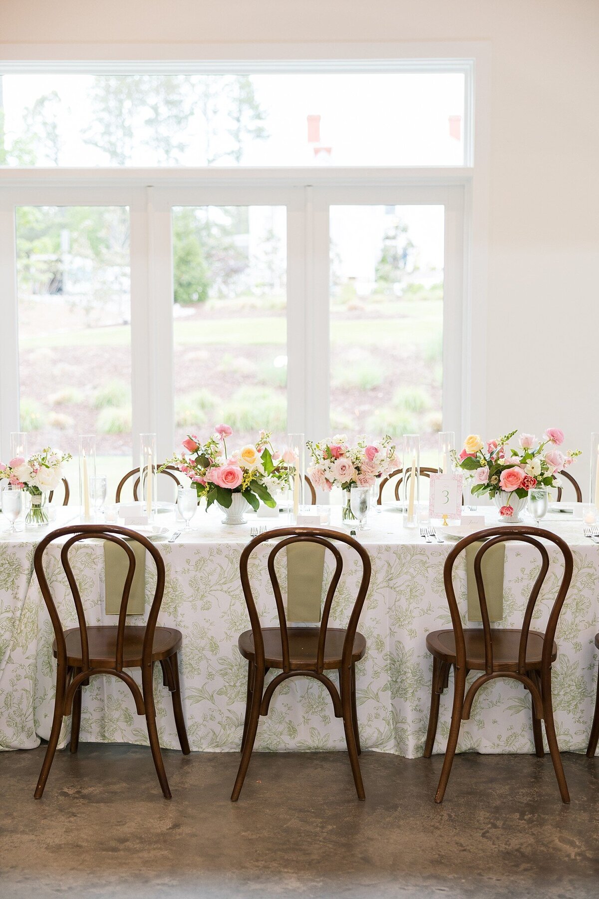 The-Upchurch-Cary-Wedding-Photographer-Timeless-Spring-Wedding-Sarah-Hinckley-Photography-valkeaton2025-_0045