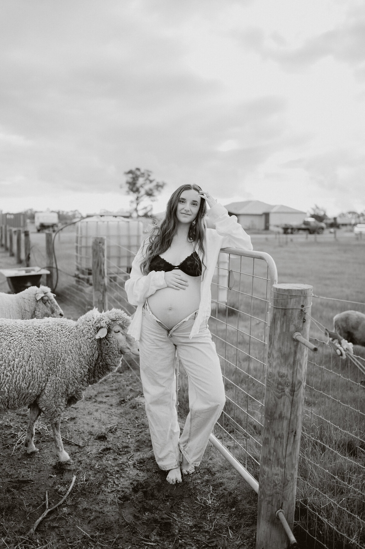 Calm, natural maternity shoot with Em from Zephyr Digital