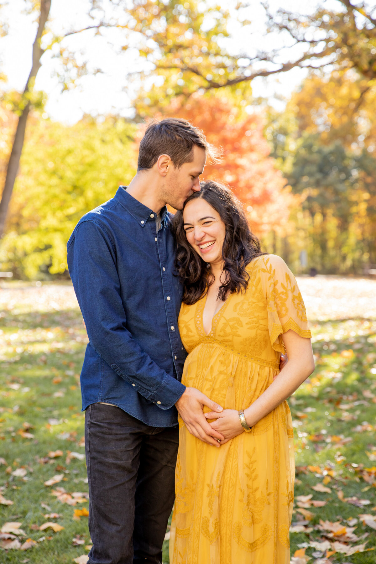 maternity-parents-fall-colors