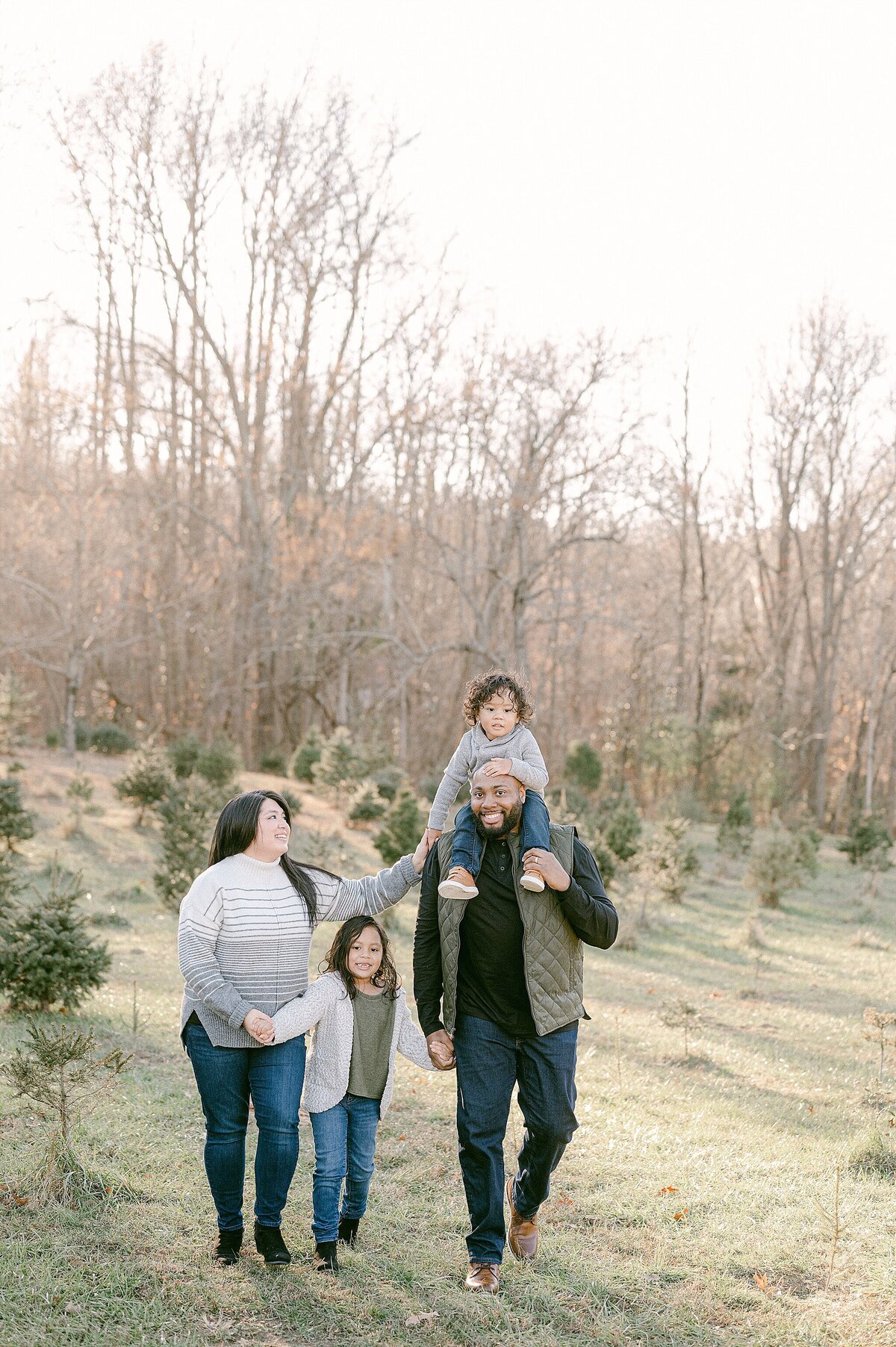 Family photographer near Charlottesville Virginia