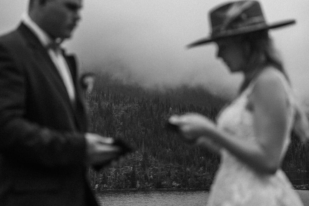 fall-elopement-fall-colors-glaciernationalparkelopement-gnp-glaciernationalparkwedding-glaciernationalparkphotographer-6