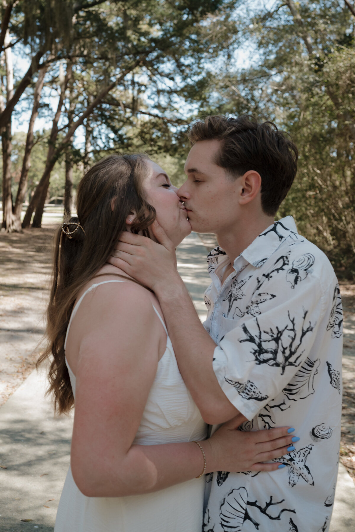 Kissing Couples 