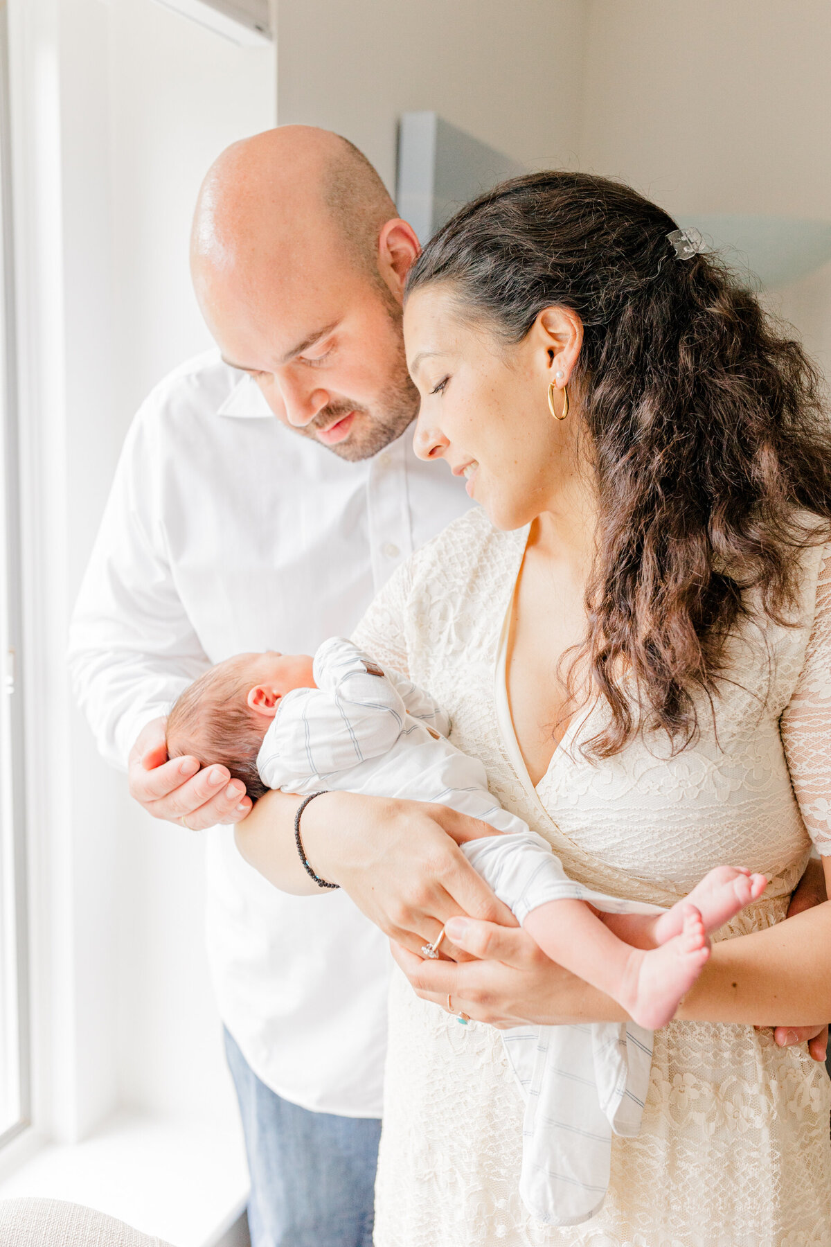 in home lifestyle newborn photography session in framingham massachusetts14