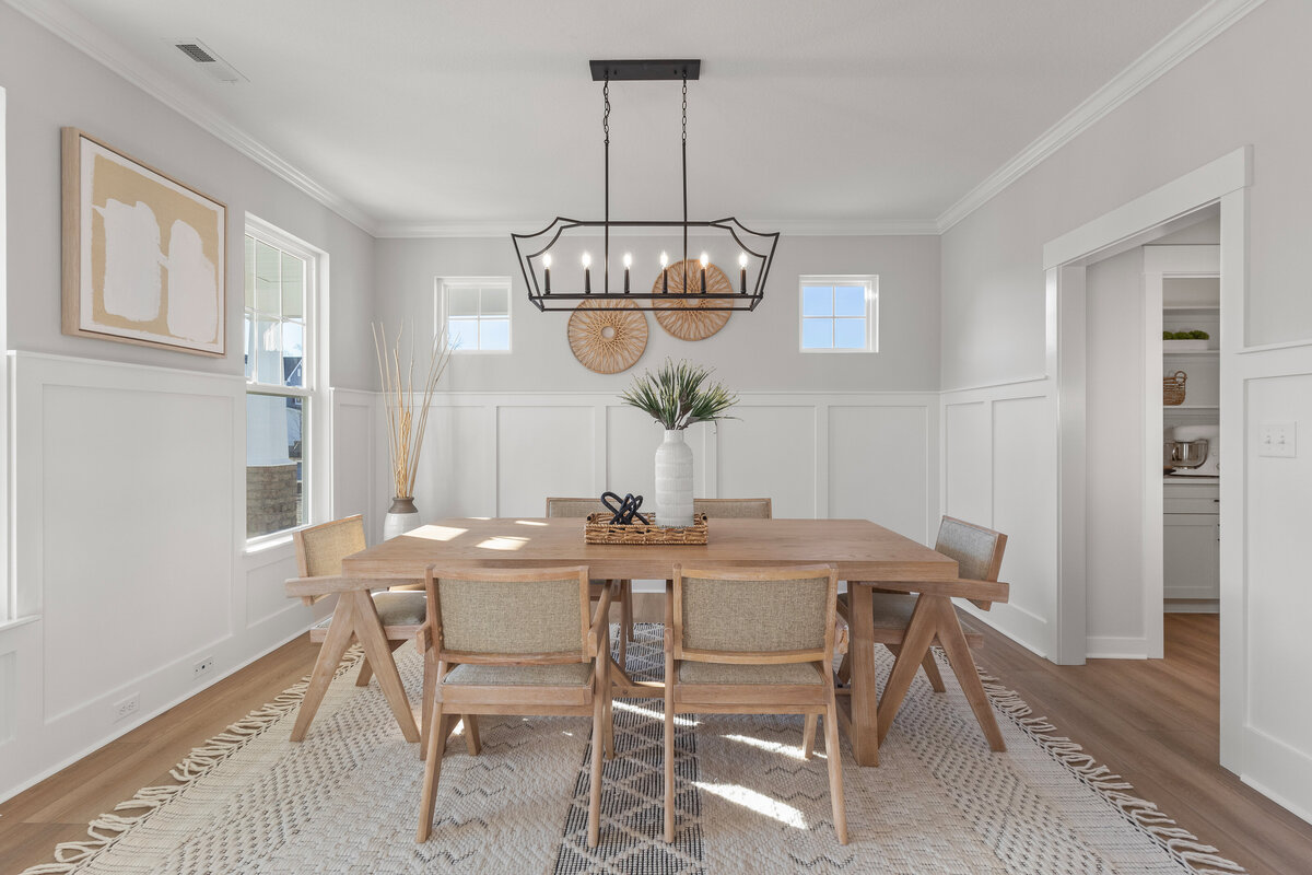 Vacant home staging dining area
