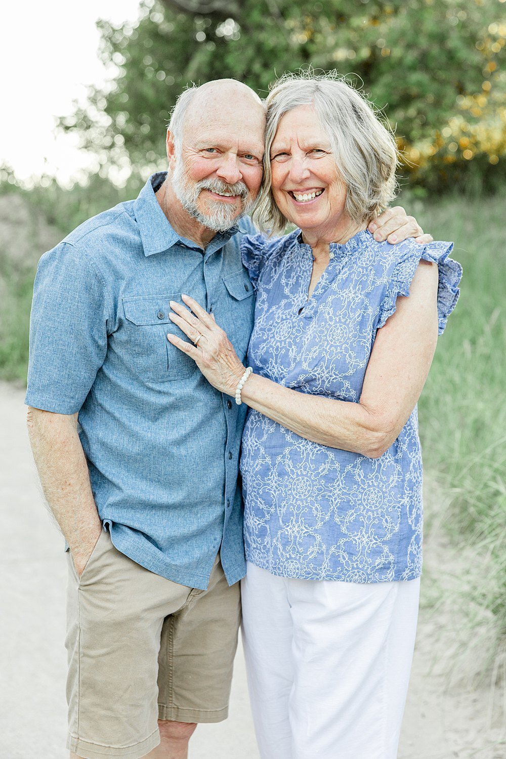 extended-family-session-muskegon-lake-michigan-beach-8.jpg15