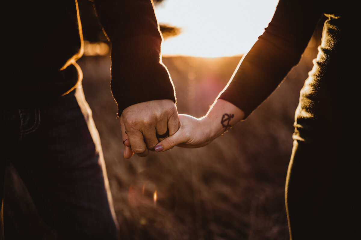 GOLDEN HOUR SUNSET MATERNITY SESSION