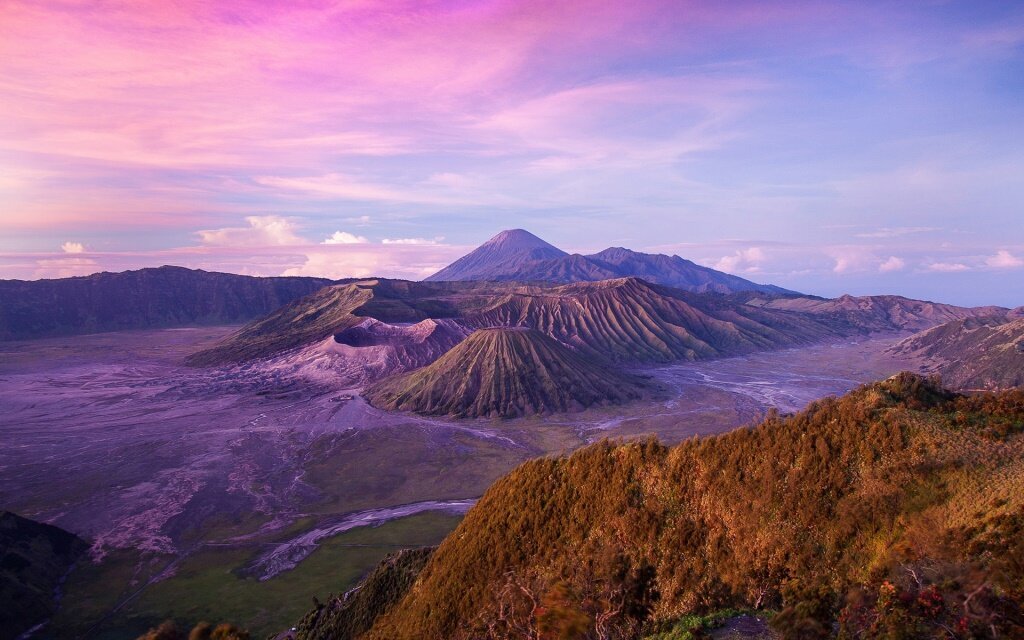 Indonesian-landscape-Java-Island-Volcano-Dusk_1920x1200