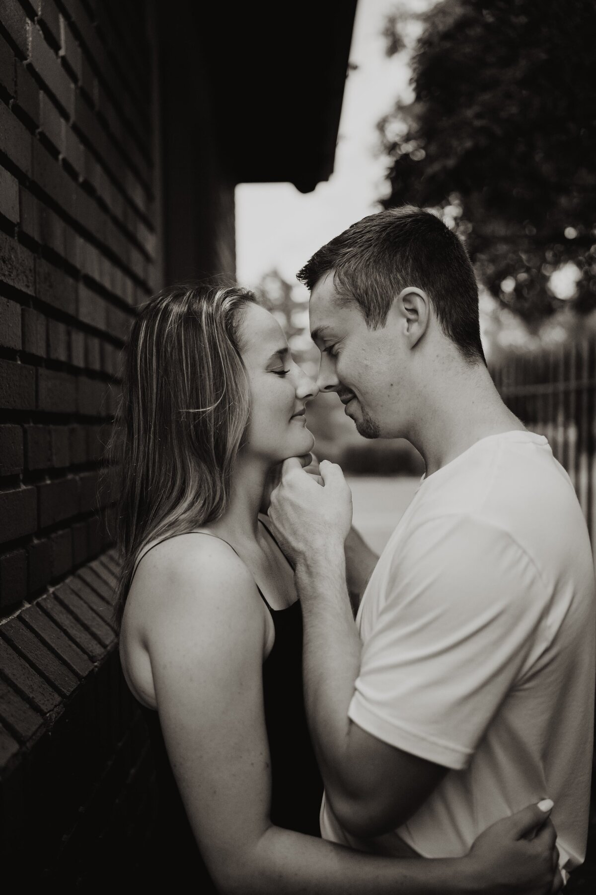 timeless-engagement-pictures-cranbrook-gardens
