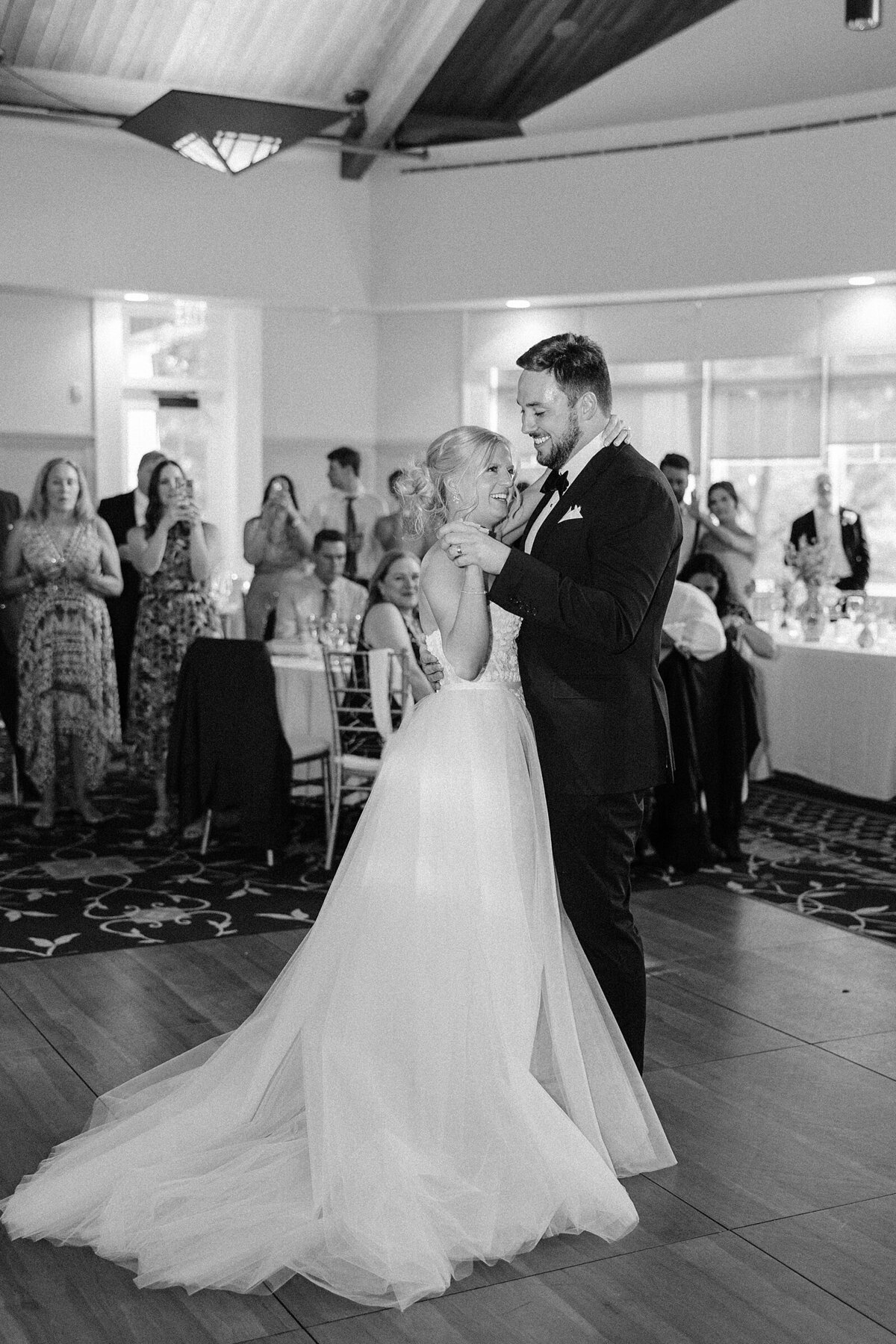 Oak-pointe-country-club-wedding_1288
