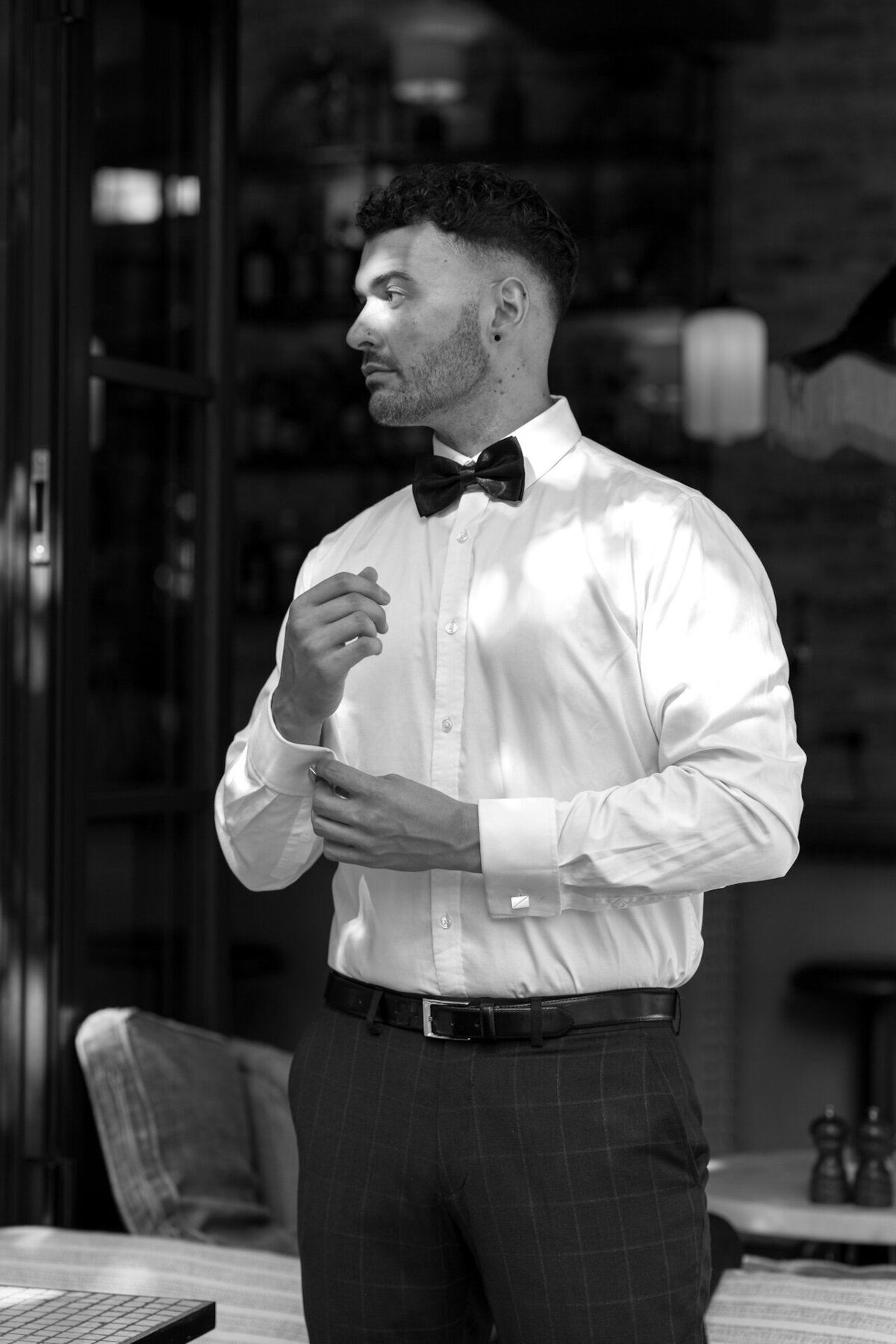 TheHoxtonHotel-timeless-romantic-luxury-wedding-modern-groom-london-blackandwhite-photography
