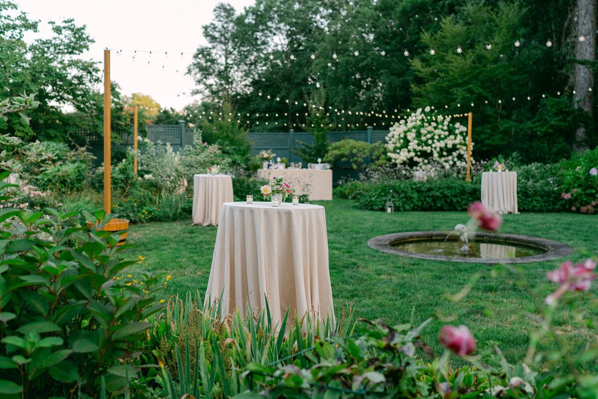 cocktail-hour-garden-waveny-house-wedding-ct