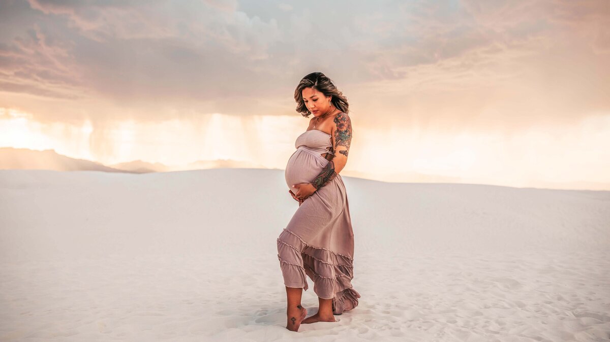 expecting mom at white sands new mexico 