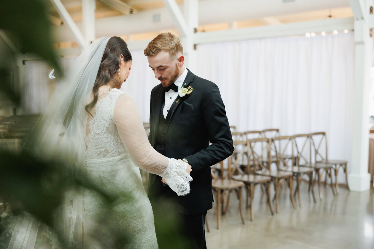 Meraki Design Wedding and Event Floral Studio Florist Wedding Flowers Full Service St. Louis Destination Luxury Floral Design Florists Designers Personal Unique Madi-Noah-Wedding-Images-By-Amber-37