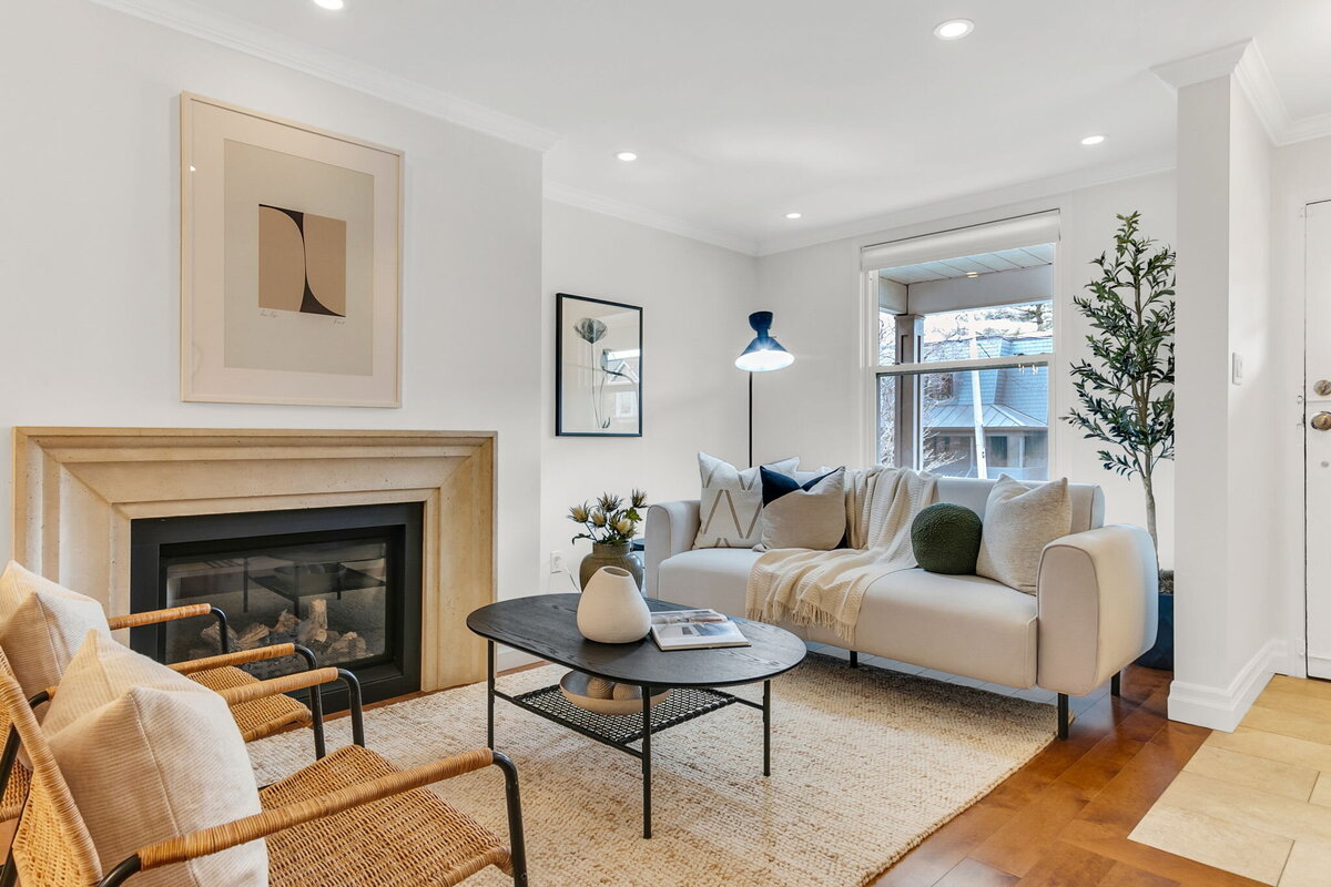9-web-or-mls-8_001_Living Room