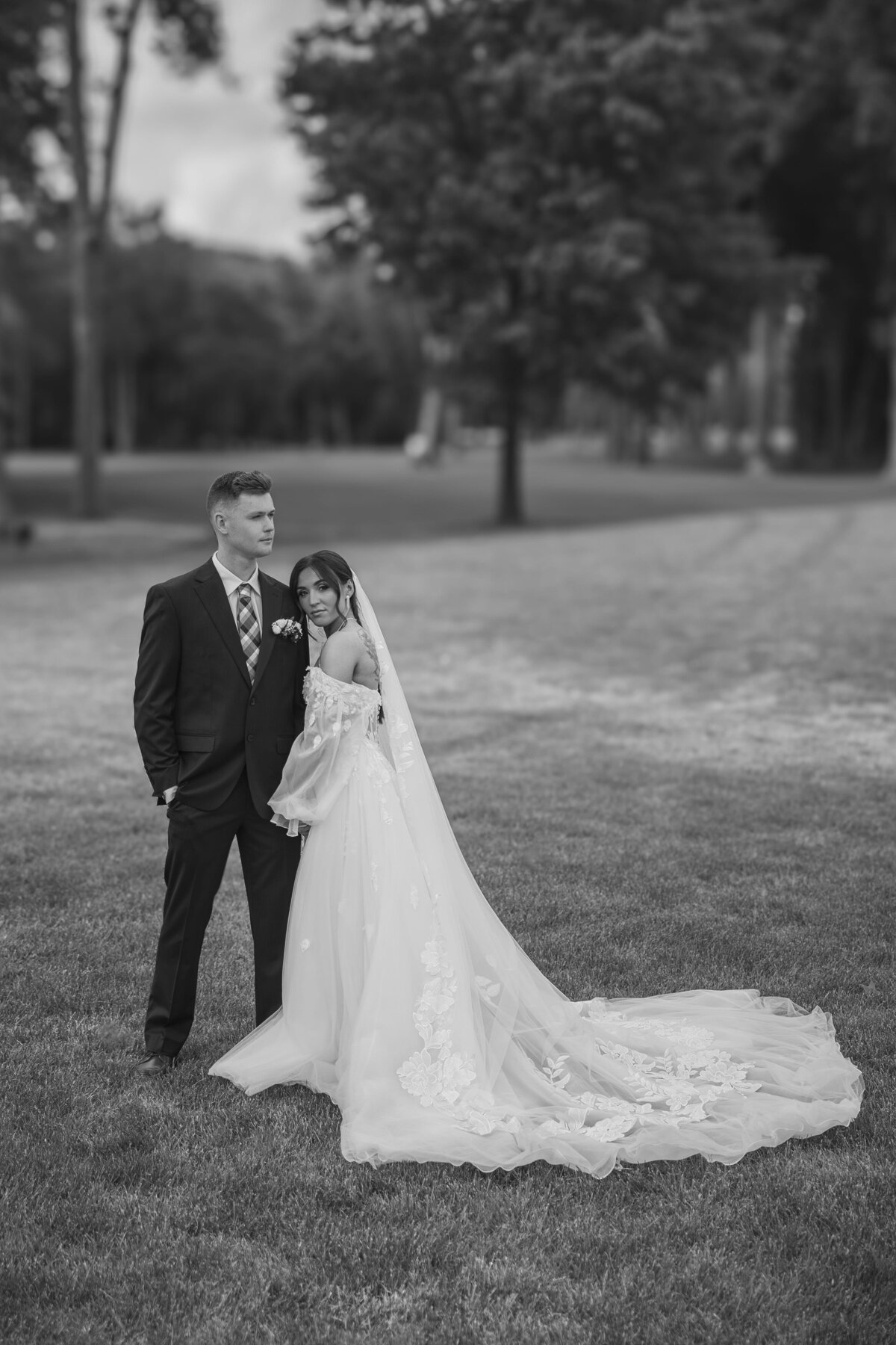 eagle-oaks-golf-club-bride-groom-fairway-portrait-summer-wedding-farmingdale-new-jersey