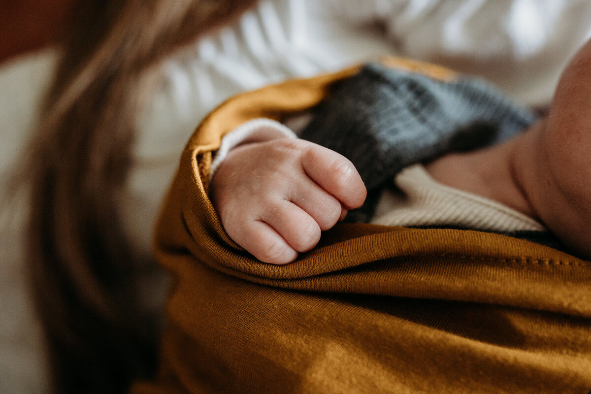 Close-Up-Baby-Hand-In-Home-Newborn-Photography-Megan Browne-Melbourne-Newborn-Photographer (3)